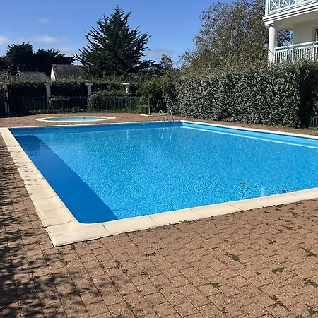 Апартаменты Avec Piscine Commune Pour 4