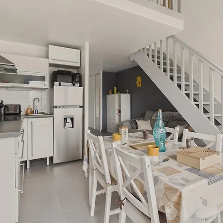 Appartement Avec Piscine Commune Pour 4